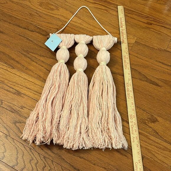 Home accent piece.  Purchased for an area but it didn't work! - Picture 2 of 6